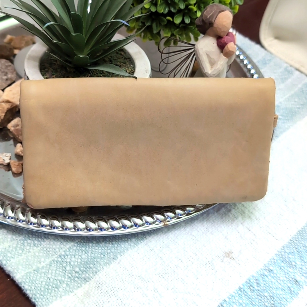 Tan wallet